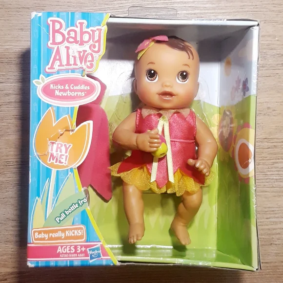 Baby Alive Kicks and Cuddles Newborn Doll - 6" Doll Bottle Does Not Retract - Picture 5 of 17